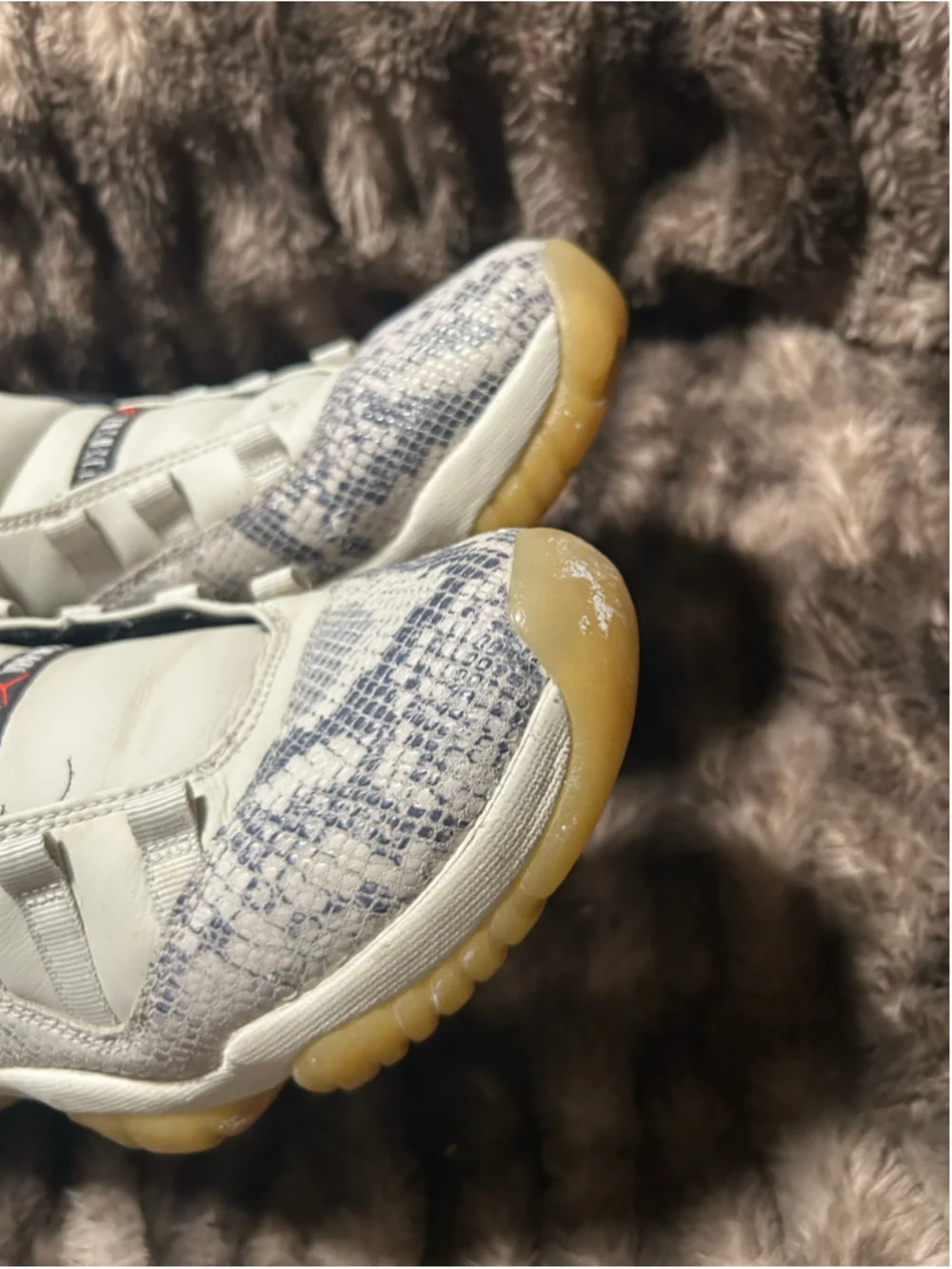Men's Jordan 11 Low Snakeskin Sneakers White Grey Size 9
